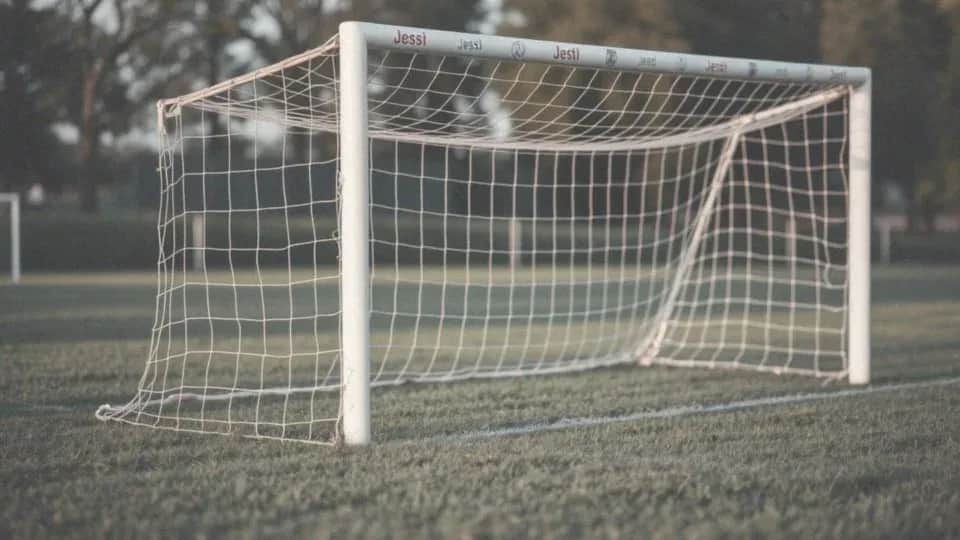Wymiary bramki do piłki nożnej: Od FIFA po Orlika pełny przewodnik