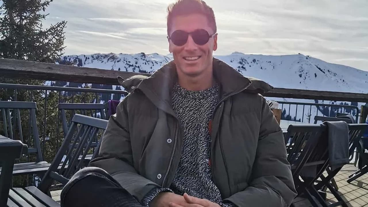 Miesięczne zarobki Lewandowskiego: Ile naprawdę wpływa na jego konto?