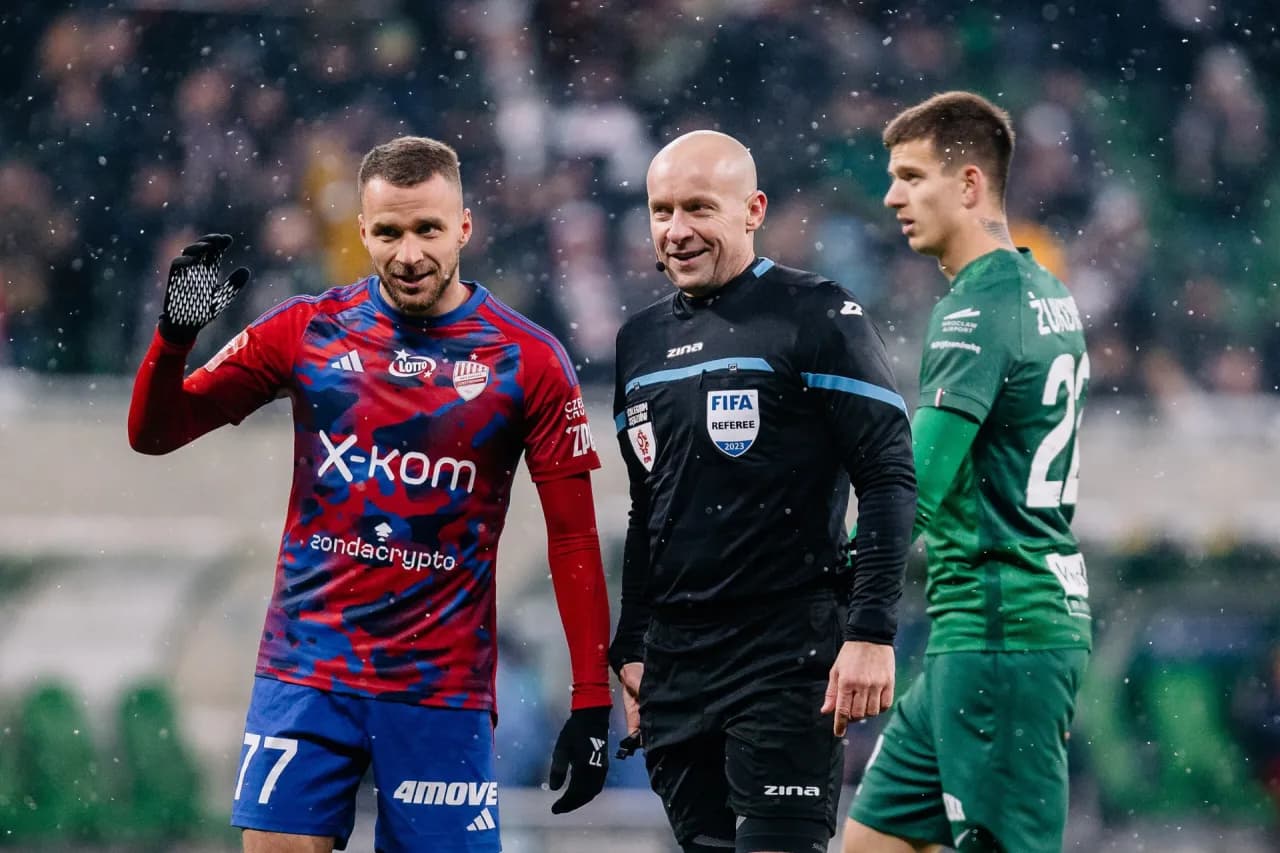 Sędzia Ekstraklasy: Ile zarabia brutto i netto? Stawki 2025/26